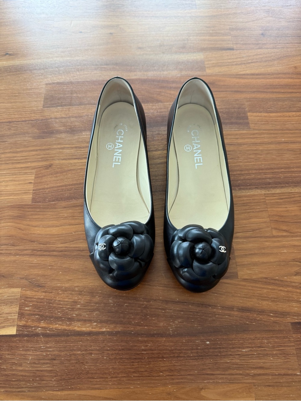 CHANEL Black Camellia Leather Cap Toe Ballet Flats 38